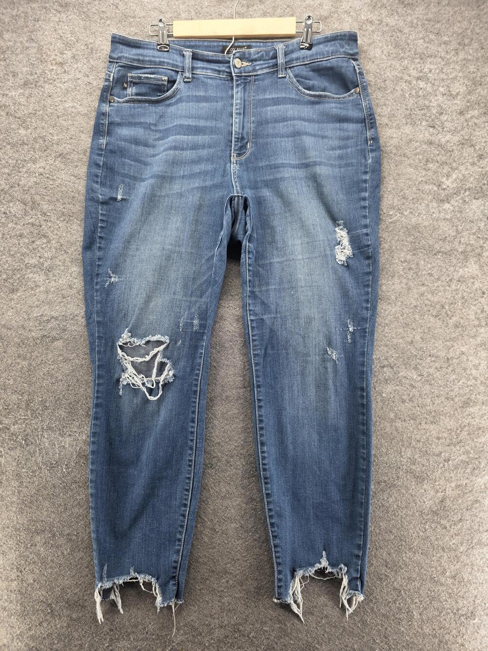 Judy Blue Jeans Womens 16W Blue Tapered Relaxed Distressed Crop 28 Inseam